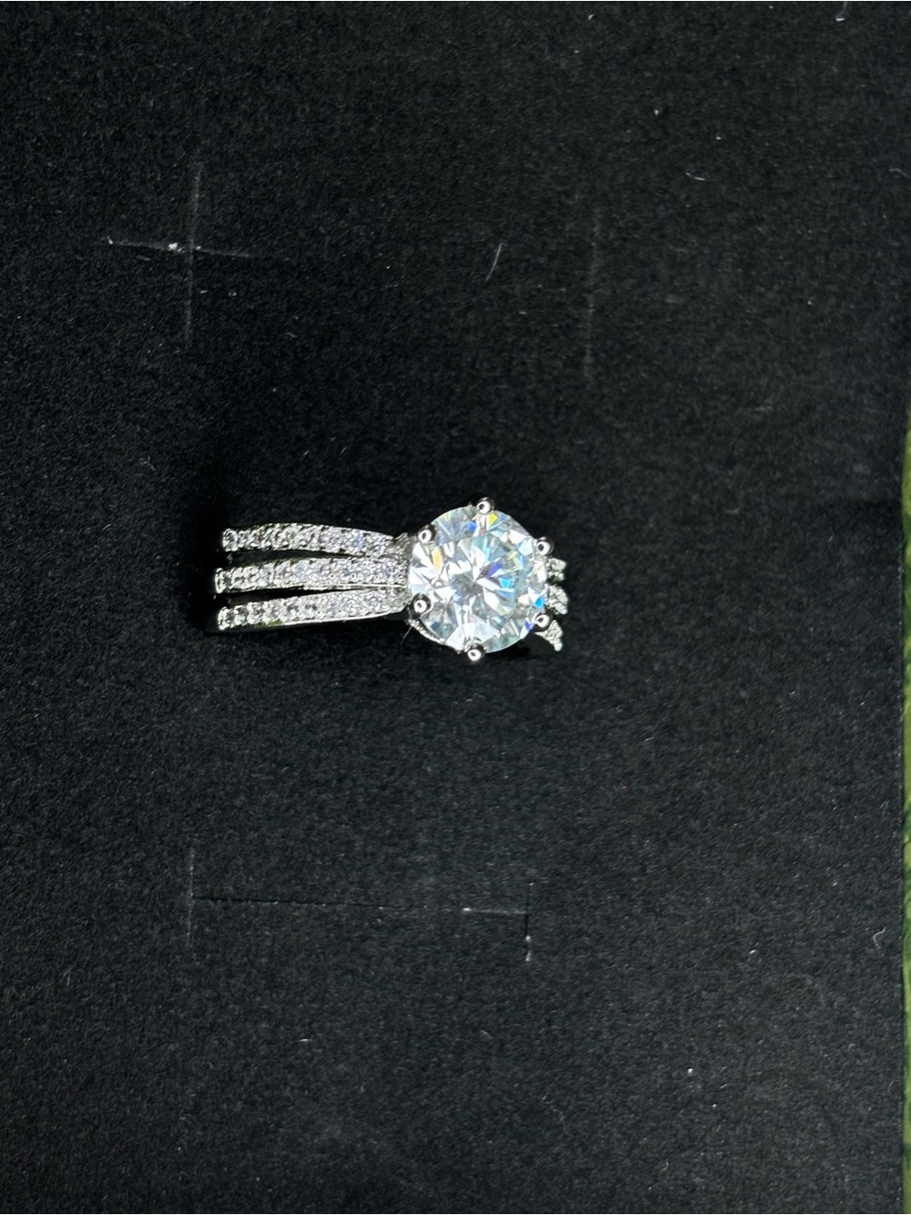 Classic Round Solitaire moissanite Engagement Ring - Silver size 7